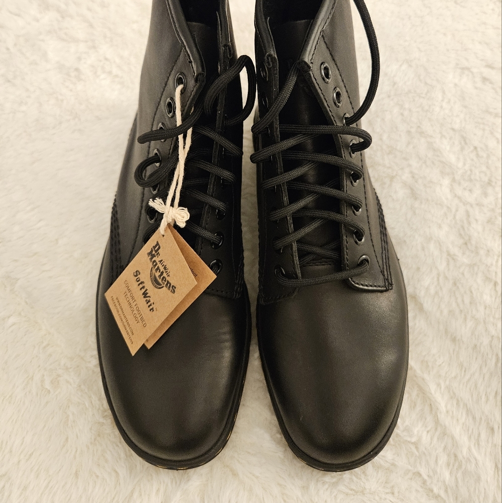 Dr. Martens Newton